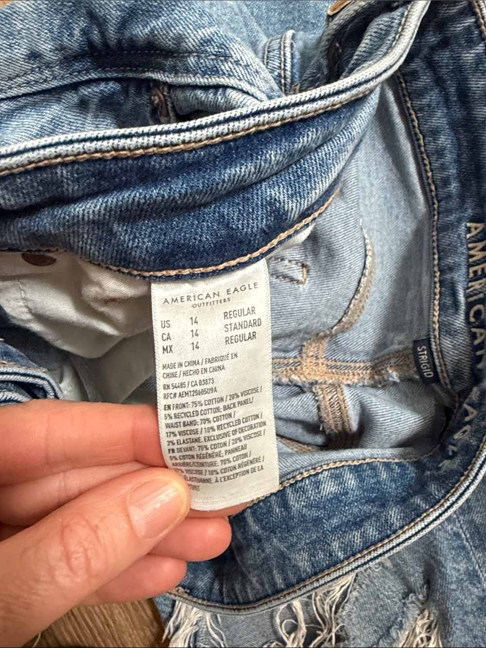American Eagle Distressed Mom Jean Strigid Denim Size 14 - Picture 5 of 6